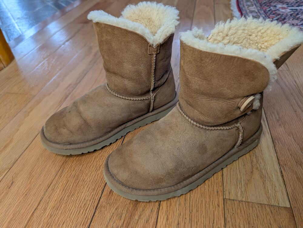 UGG Bailey Button Boot Women's 5 Chestnut Tan Suede Shearling S/N 5991Y